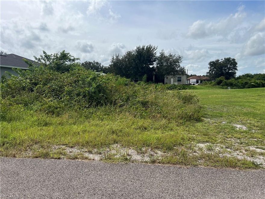 Here's your opportunity to build your dream home on this oversized lot in Lehigh Acres! Close to all area amenities.