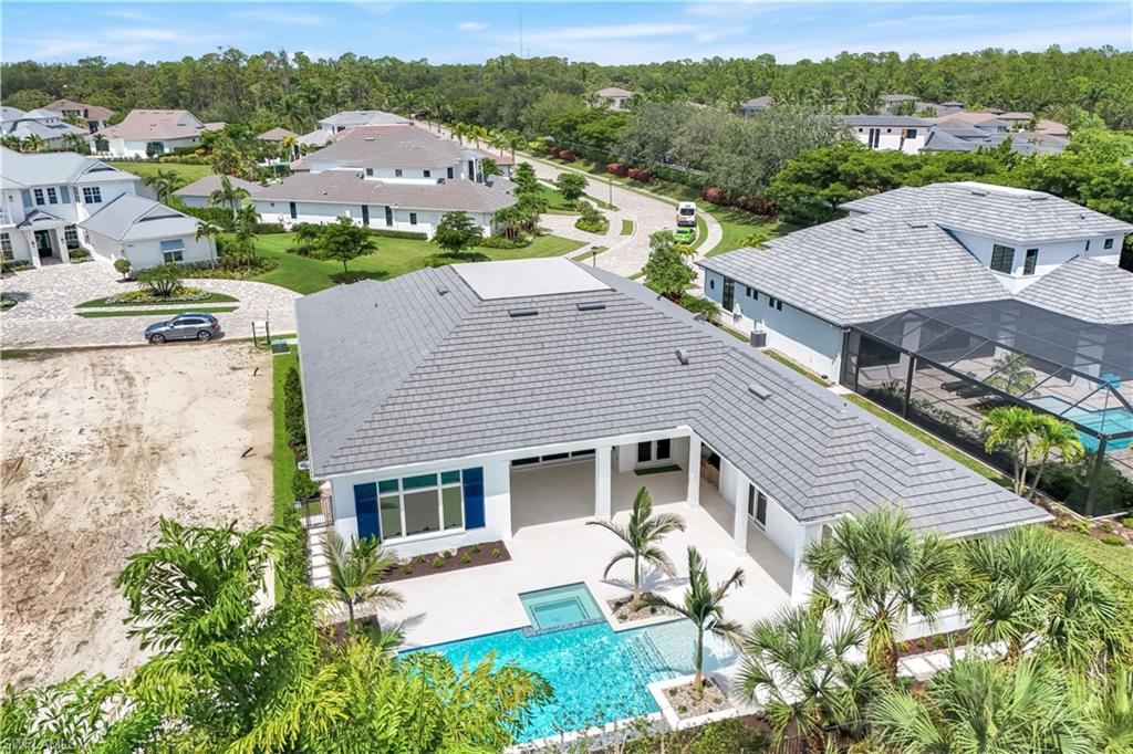 THE ENCLAVE OF DISTINCTION - Residential