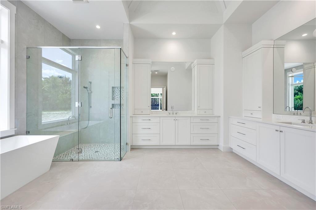 THE ENCLAVE OF DISTINCTION - Residential