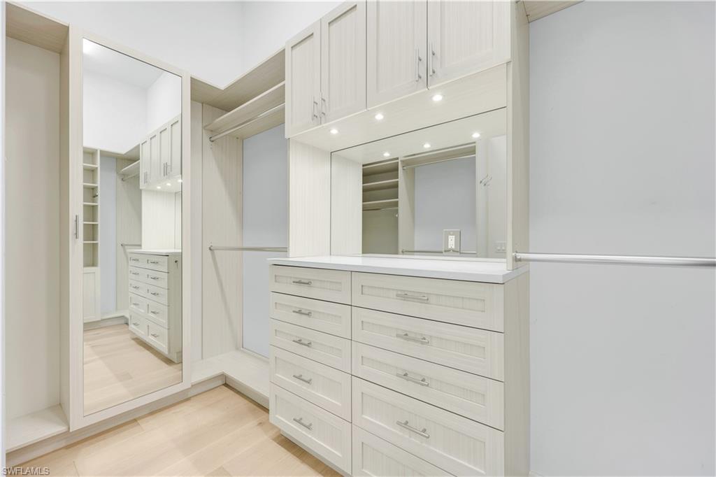 THE ENCLAVE OF DISTINCTION - Residential