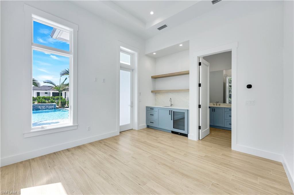 THE ENCLAVE OF DISTINCTION - Residential