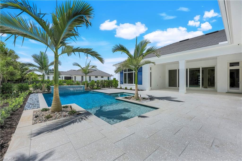 THE ENCLAVE OF DISTINCTION - Residential