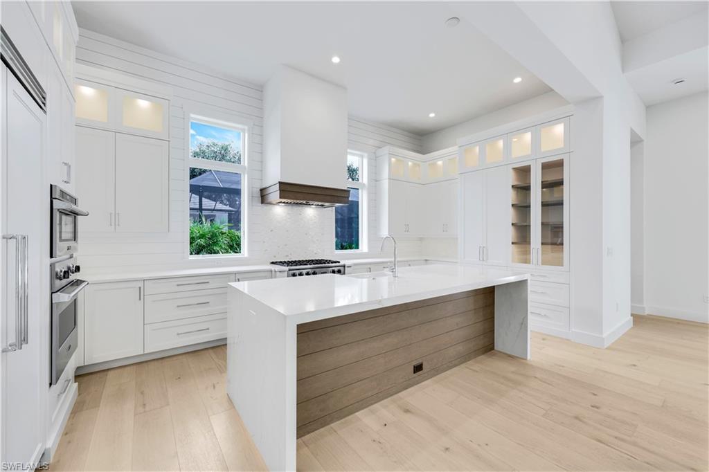 THE ENCLAVE OF DISTINCTION - Residential