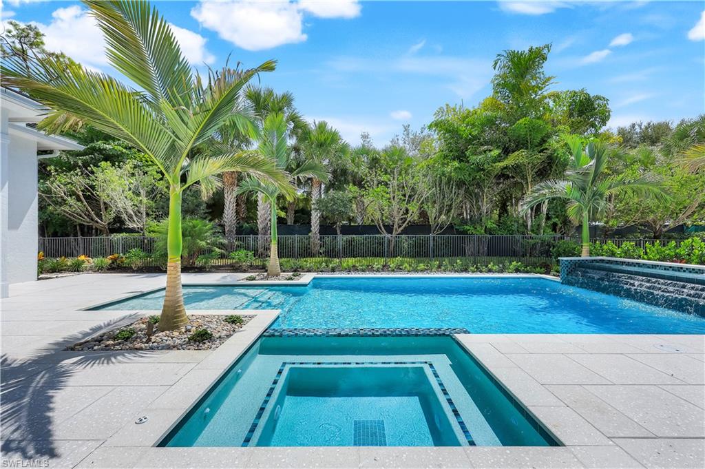 THE ENCLAVE OF DISTINCTION - Residential