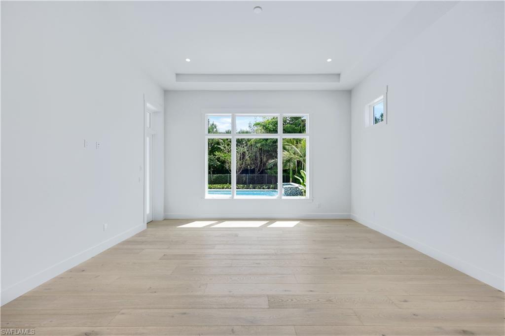 THE ENCLAVE OF DISTINCTION - Residential