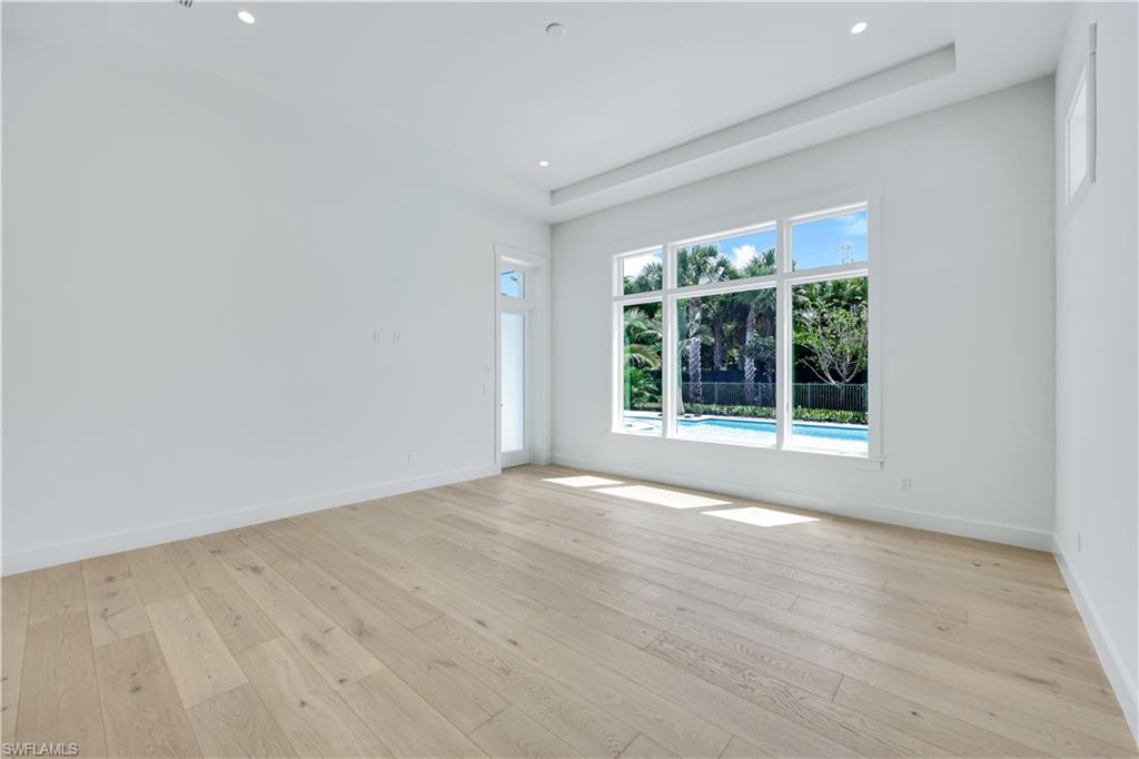 THE ENCLAVE OF DISTINCTION - Residential