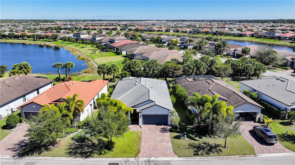 HAMPTON LAKES - Residential