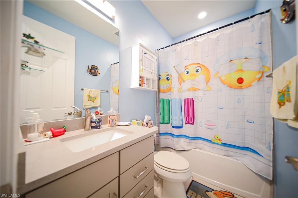 HAMPTON LAKES - Residential