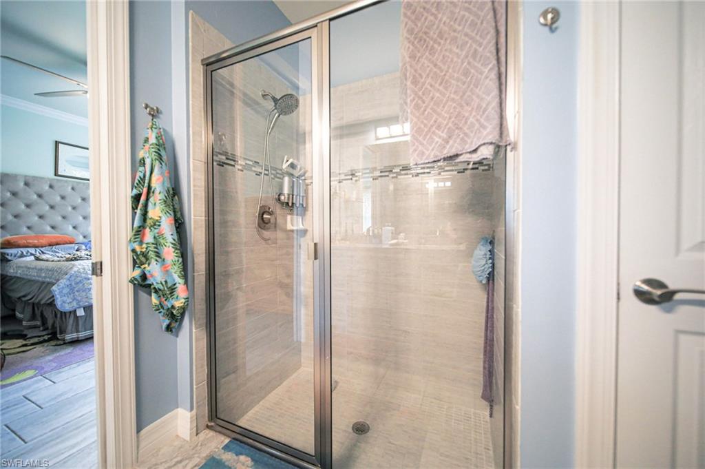 HAMPTON LAKES - Residential