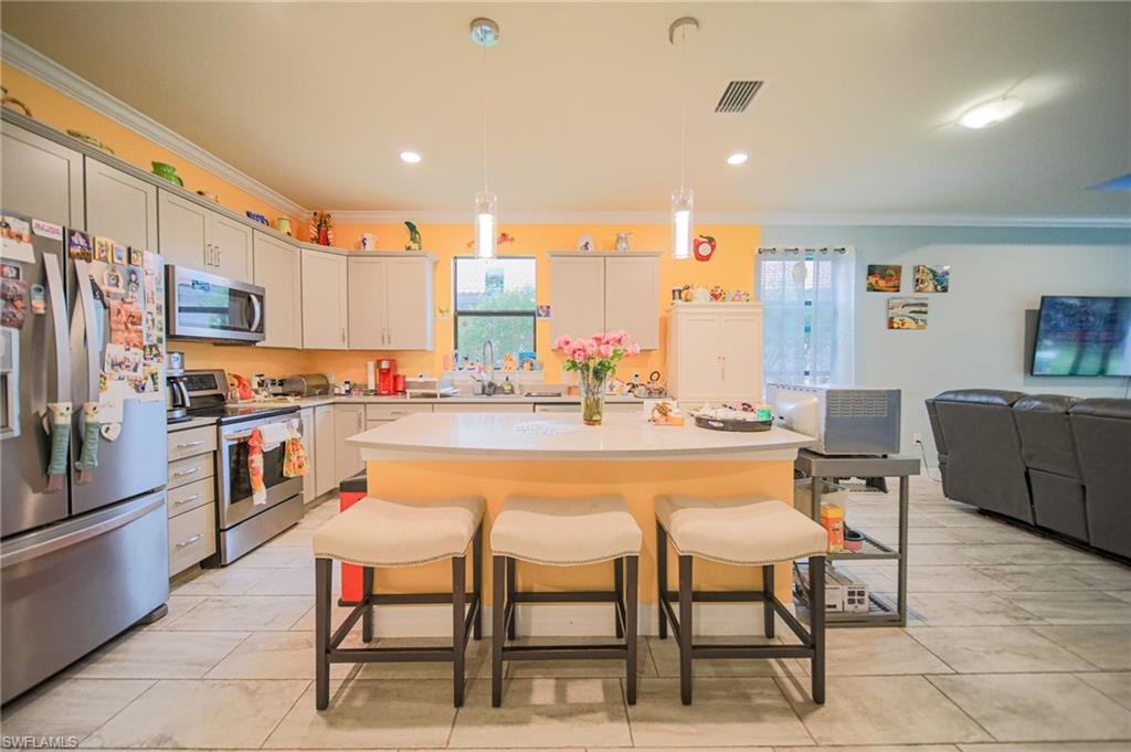 HAMPTON LAKES - Residential