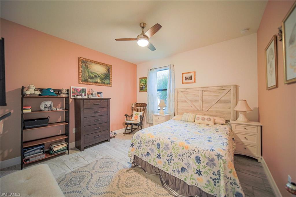 HAMPTON LAKES - Residential