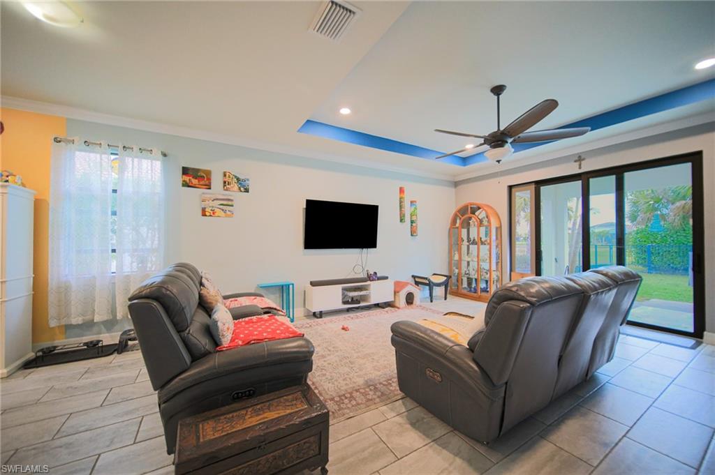 HAMPTON LAKES - Residential