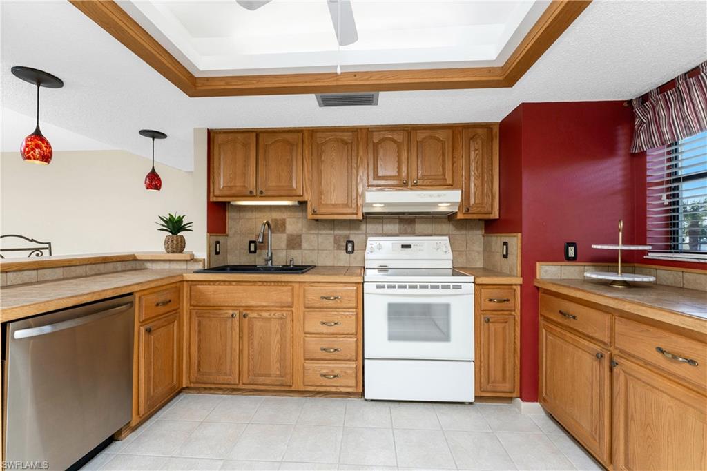 CAPSTAN CLUB CONDO - Residential