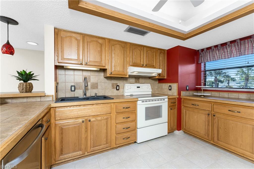 CAPSTAN CLUB CONDO - Residential