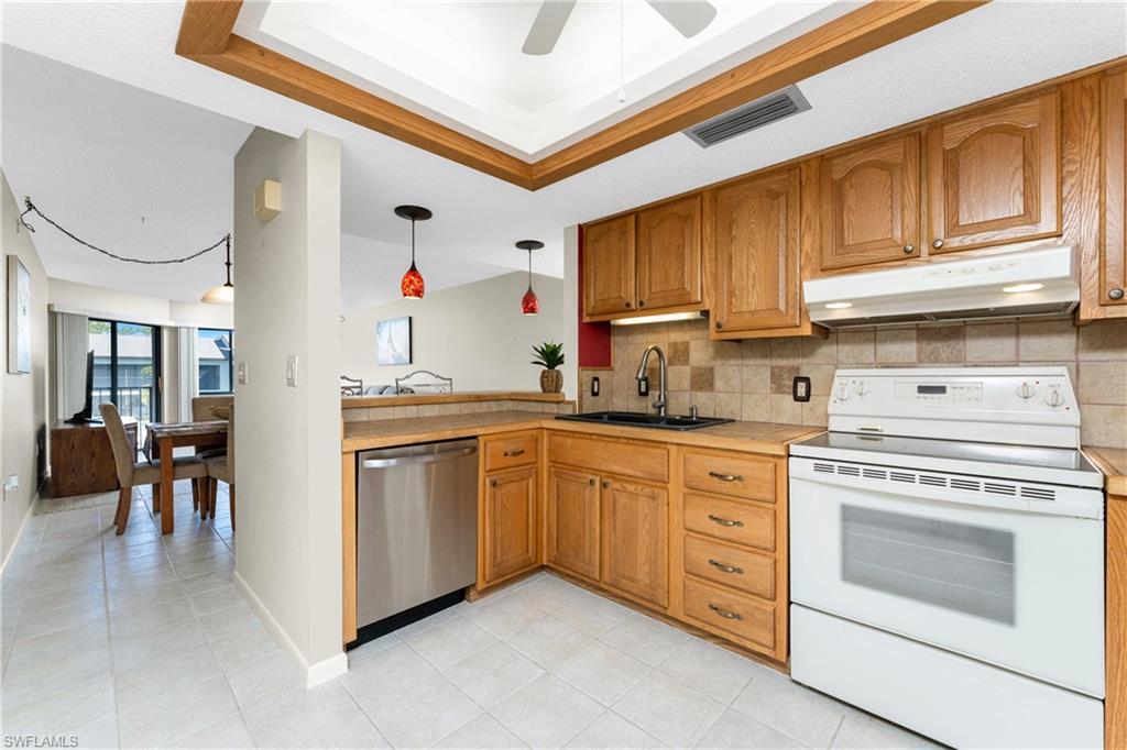 CAPSTAN CLUB CONDO - Residential