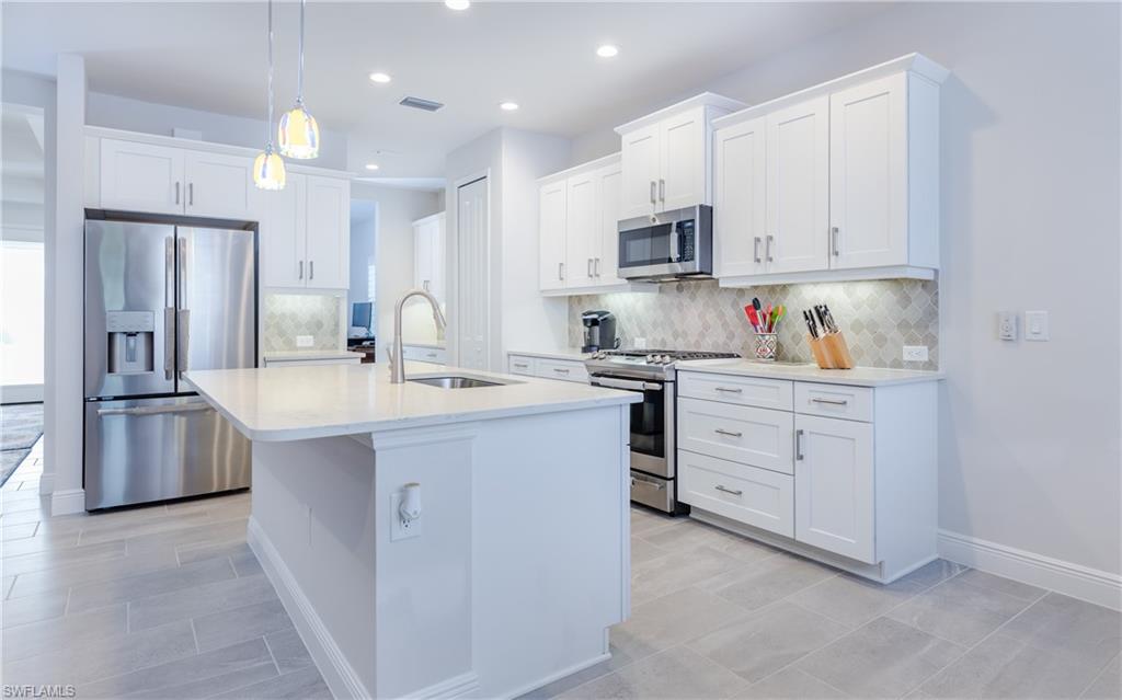 COCONUT COVE - Residential