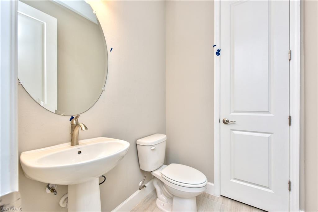 VALENCIA LAKES - Residential Lease