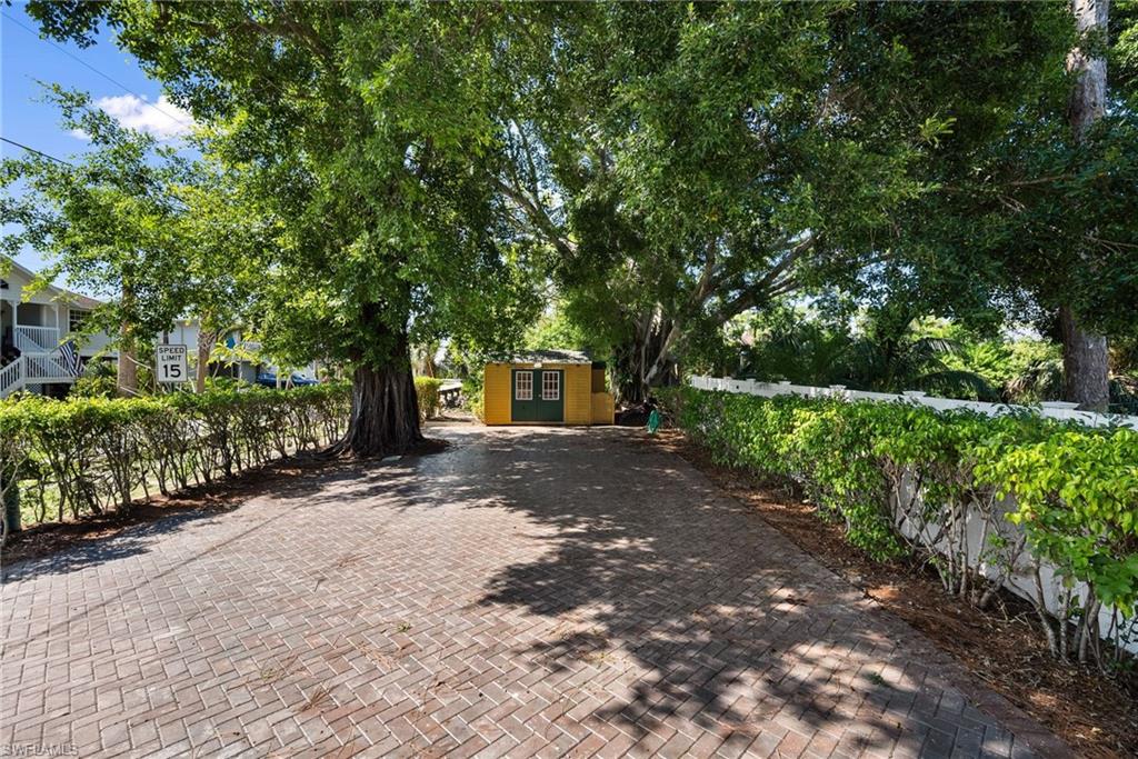 IMPERIAL SHORES - Residential