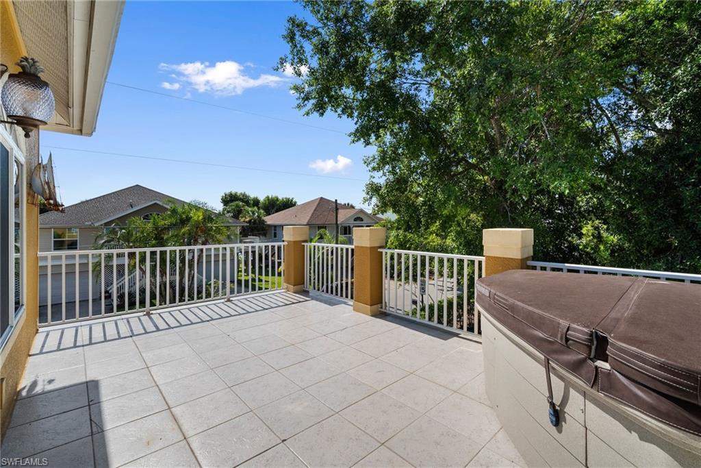 IMPERIAL SHORES - Residential