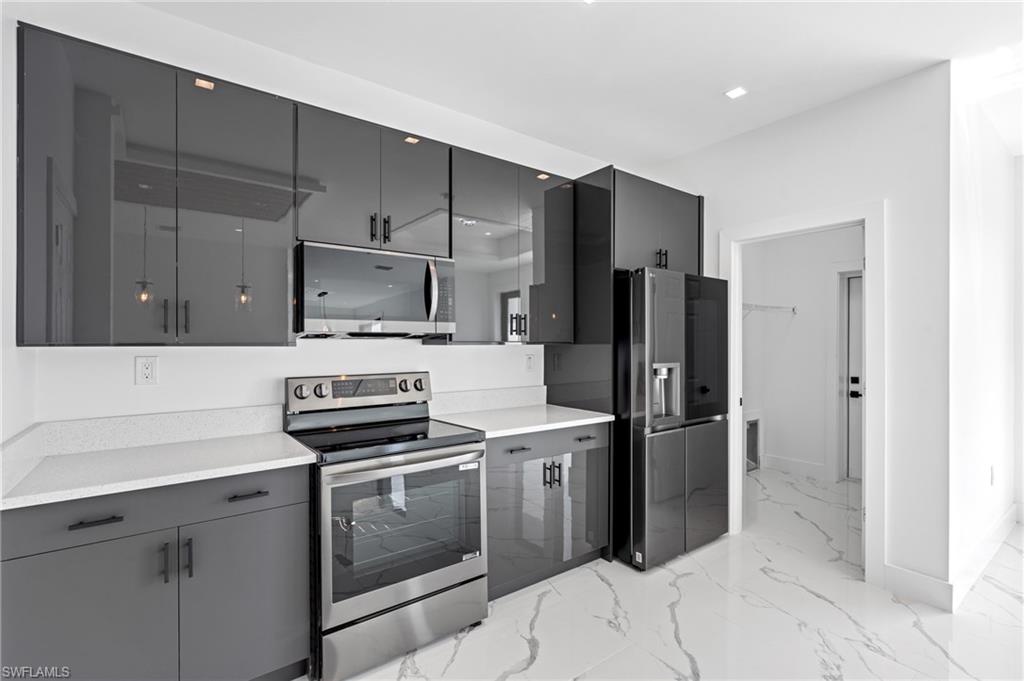 CAPE CORAL - Residential