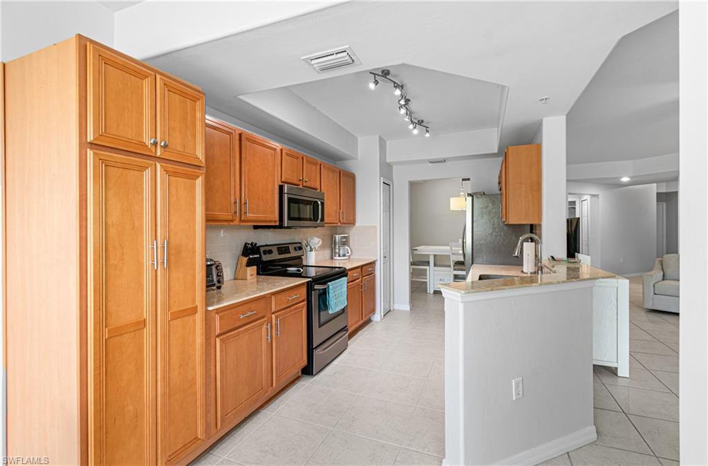 SABAL POINTE - Residential