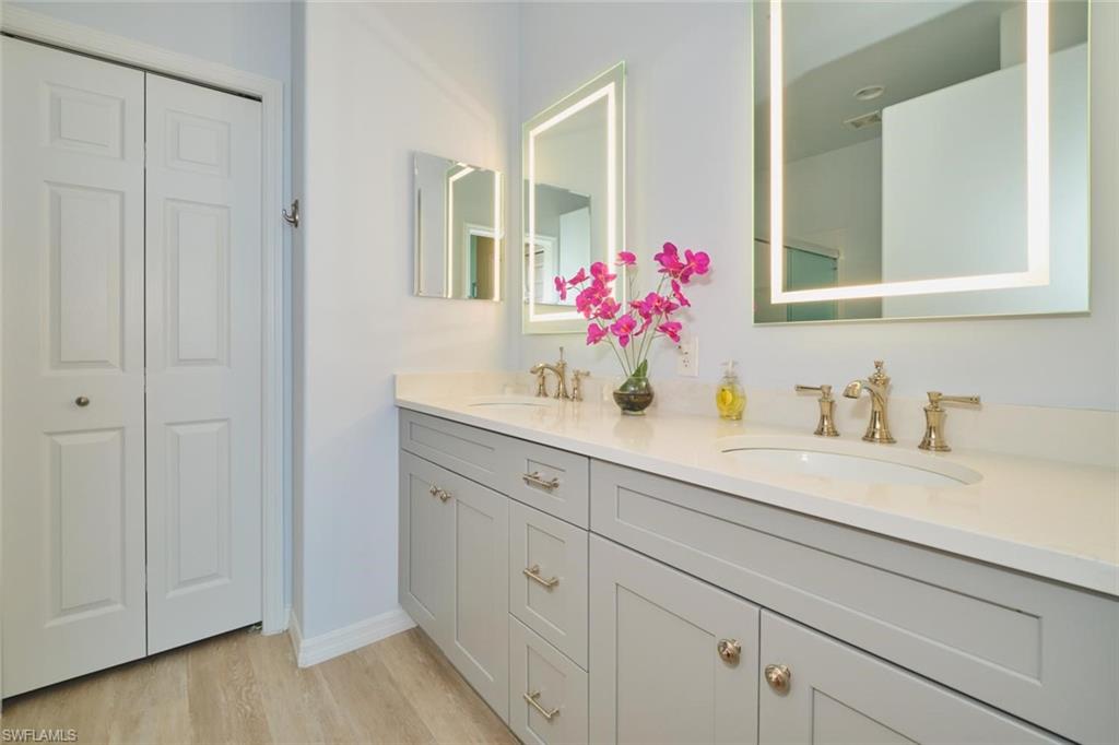 SUTTON WALK - Residential