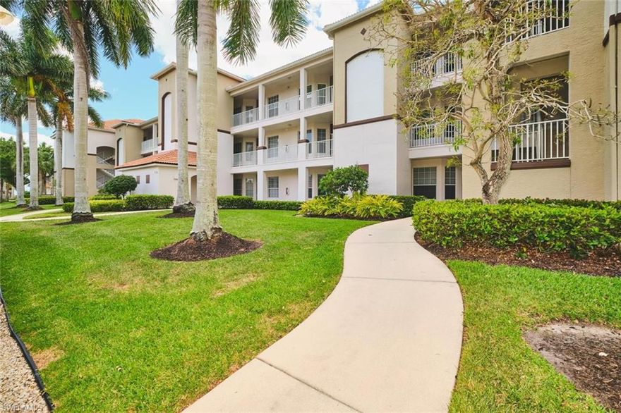 2nd floor Sutton Walk Lakeside condo located in Lexington Country Club's Lake Village. Pay as you play golf. Stunning lake, fountain and preserve views from the lanai. Views of the Fort Myers Beach skyline from this "Hampton" floor plan. A short walk to the Sutton Walk pool. This unit is in move in condition with lots of upgrades. Air handler was replaced in 2019 and the comdesner was replaced in 2023. LVT flooring in the living room. dining room and master bedroom and bathroom. Tile flooring in the kitchen and entry. Crown moldings. Quartz counters, updated lighting and lighted mirrors in the master. Newer range,dishawahser and washing machine. No see-um screening and so much more.