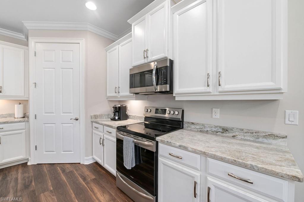 HALFMOON POINT - Residential