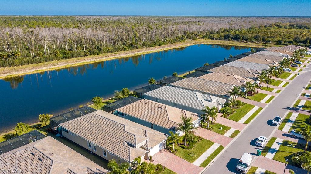 HALFMOON POINT - Residential