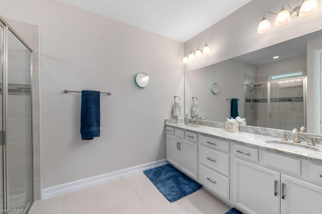 HALFMOON POINT - Residential