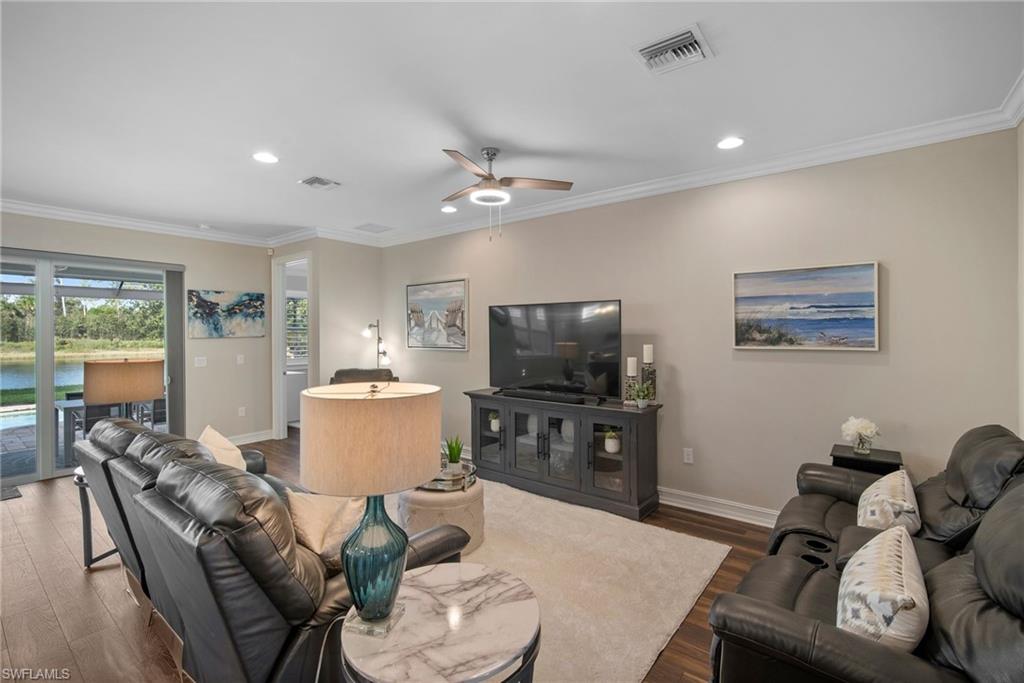 HALFMOON POINT - Residential