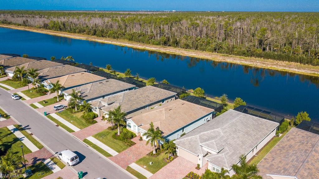 HALFMOON POINT - Residential