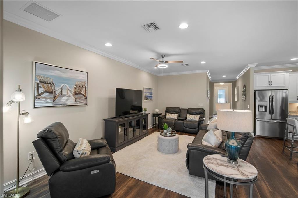 HALFMOON POINT - Residential