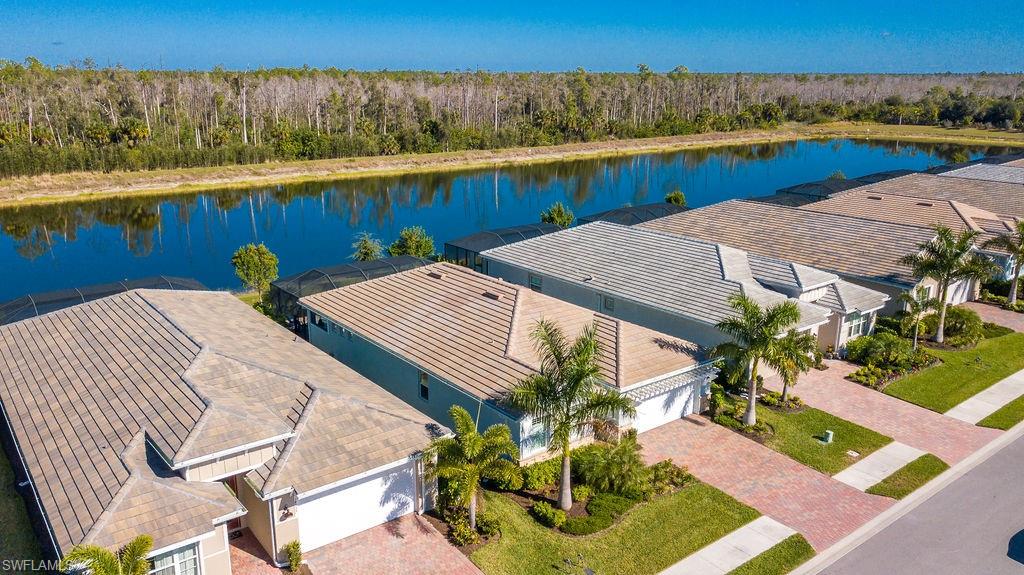 HALFMOON POINT - Residential