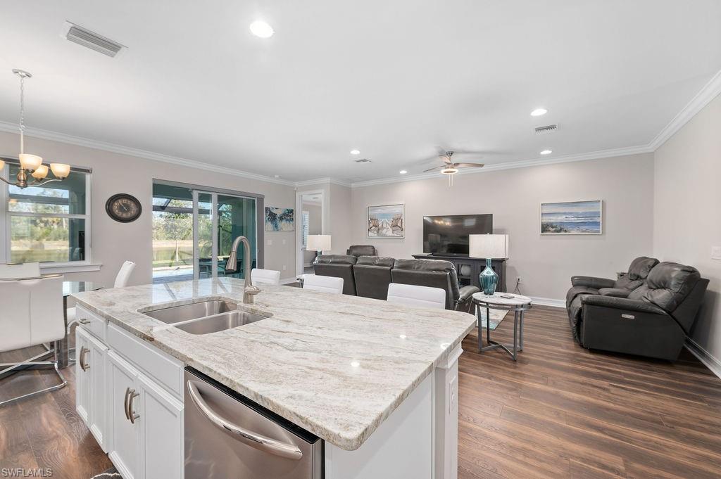 HALFMOON POINT - Residential