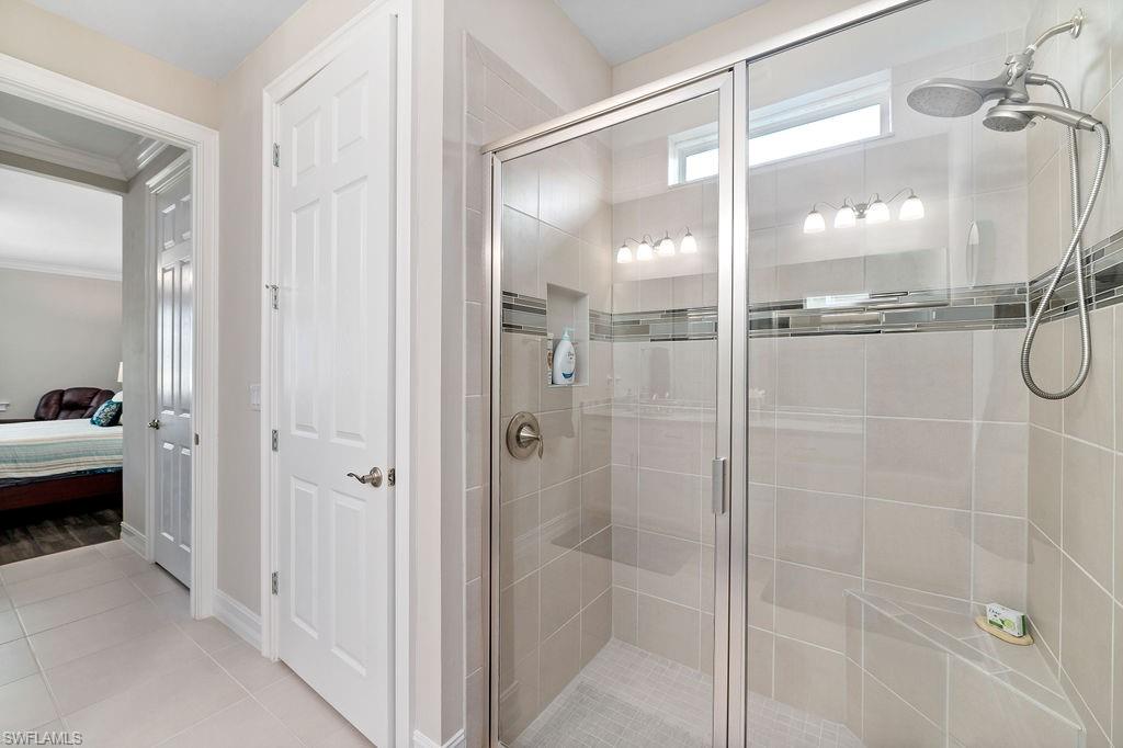 HALFMOON POINT - Residential