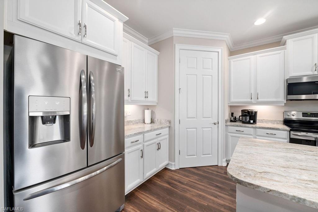 HALFMOON POINT - Residential