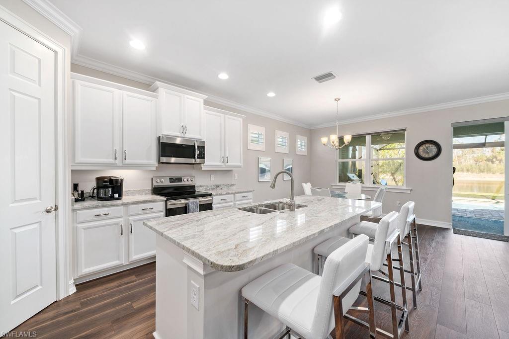 HALFMOON POINT - Residential