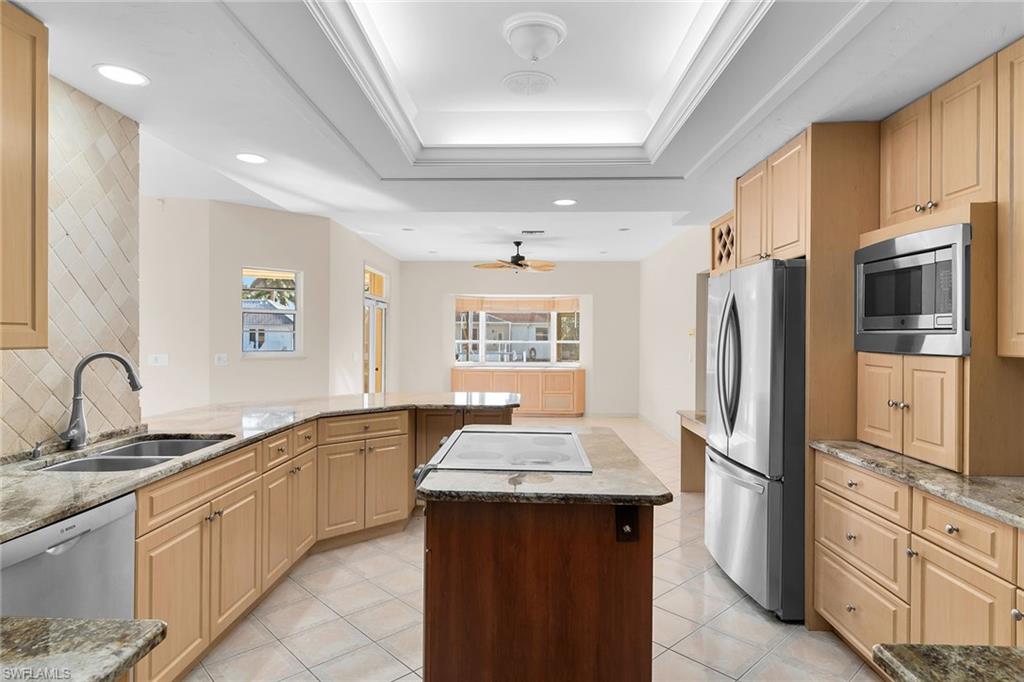 MARCO BEACH - Residential