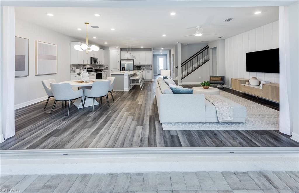 WHISPERING LAKES - Residential