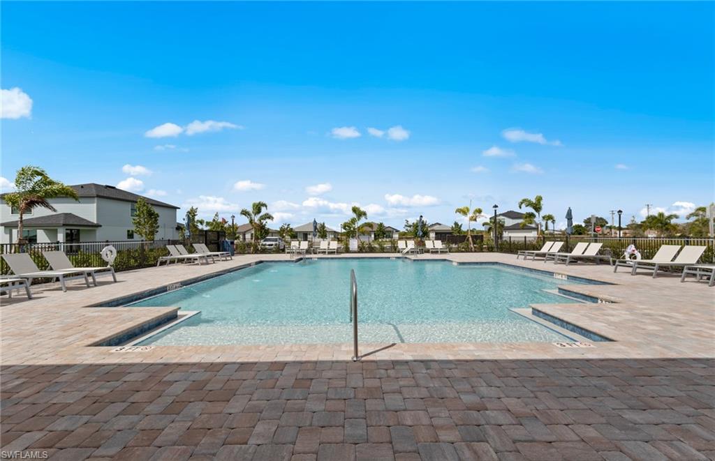 WHISPERING LAKES - Residential