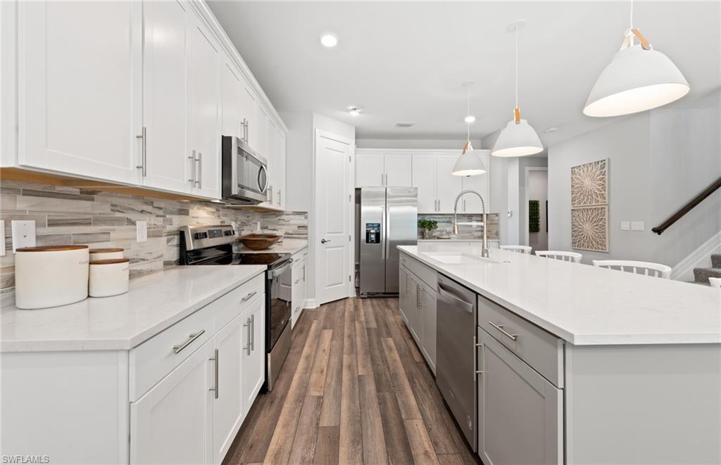 WHISPERING LAKES - Residential