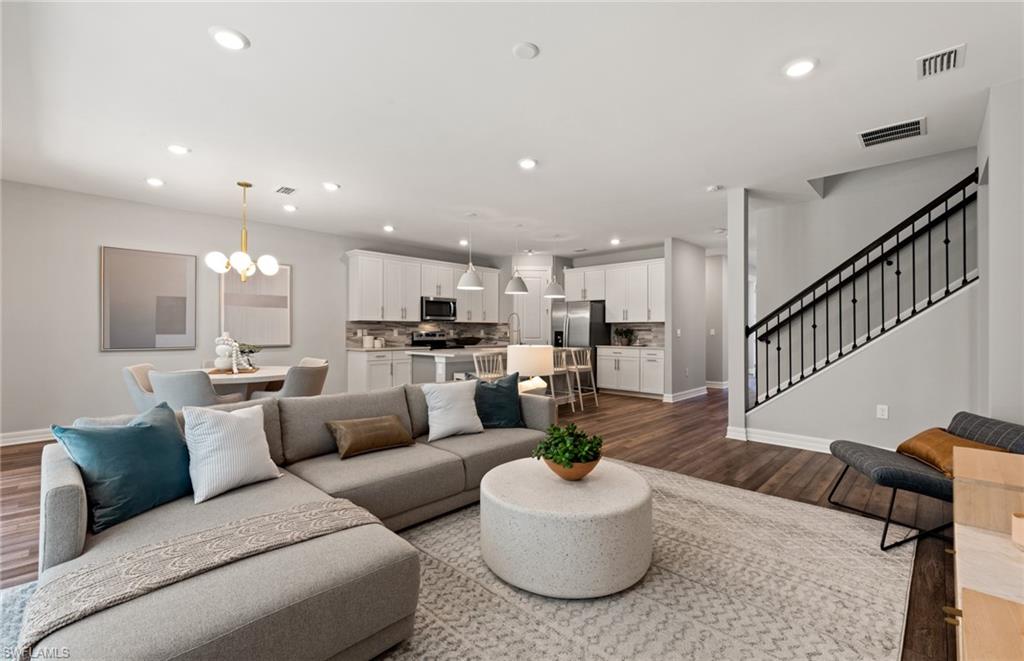 WHISPERING LAKES - Residential