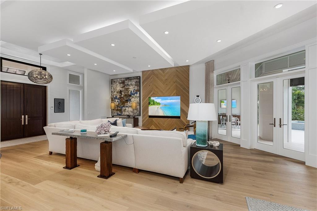 PARK SHORE - Residential