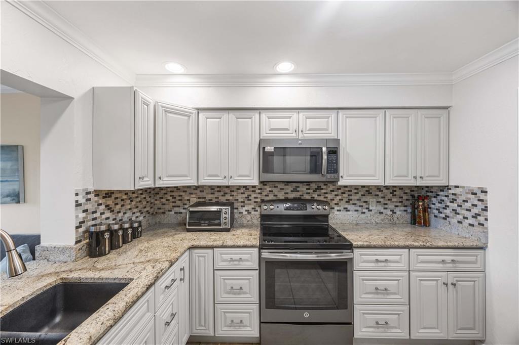 LAKEWOOD VILLAS - Residential