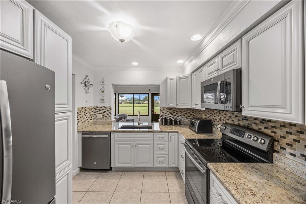 LAKEWOOD VILLAS - Residential