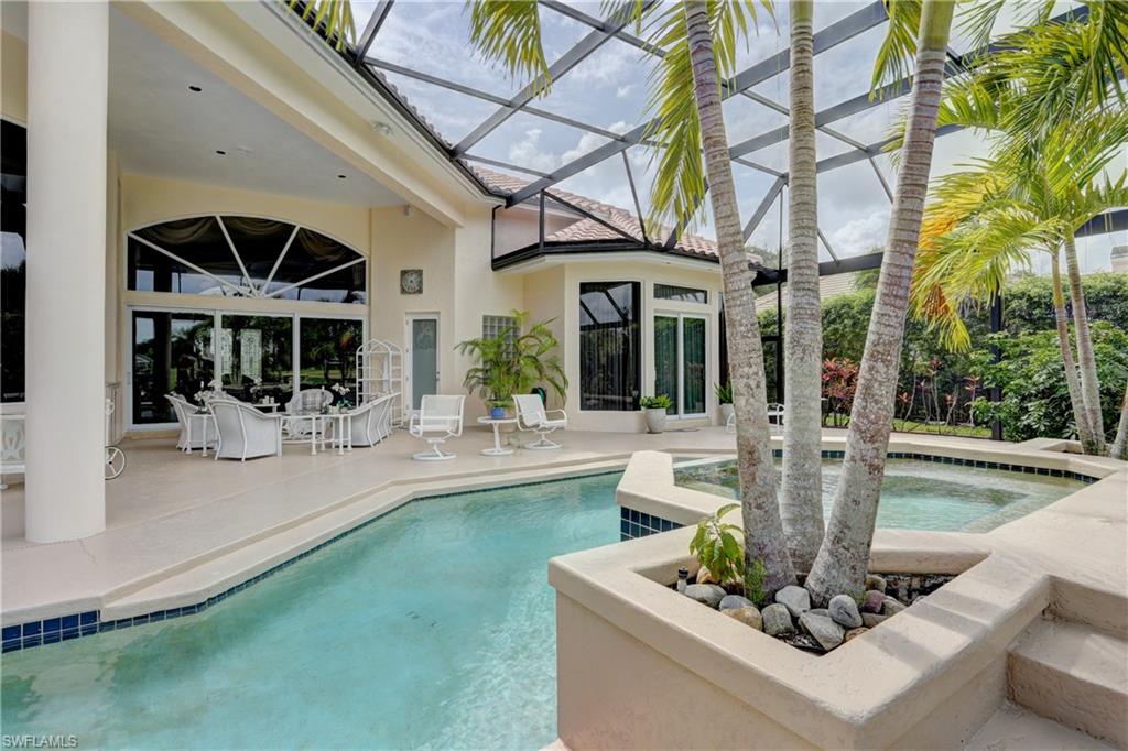 426 Rosemeade LN