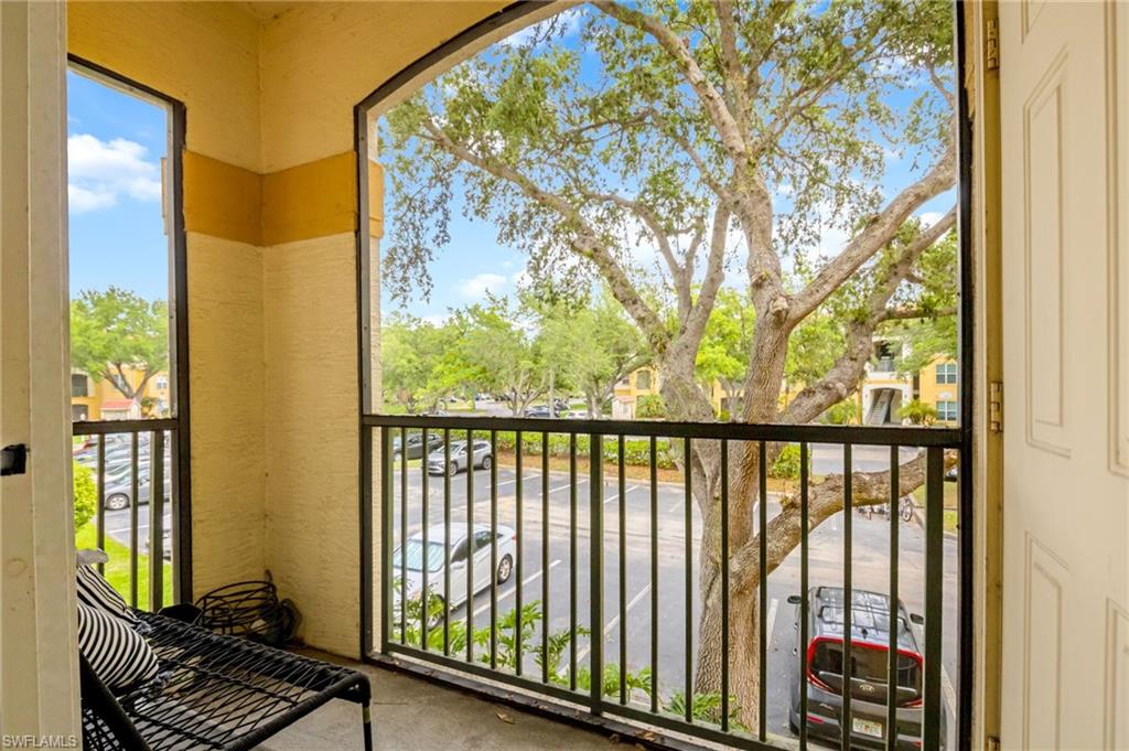 ROYAL GREENS - Residential