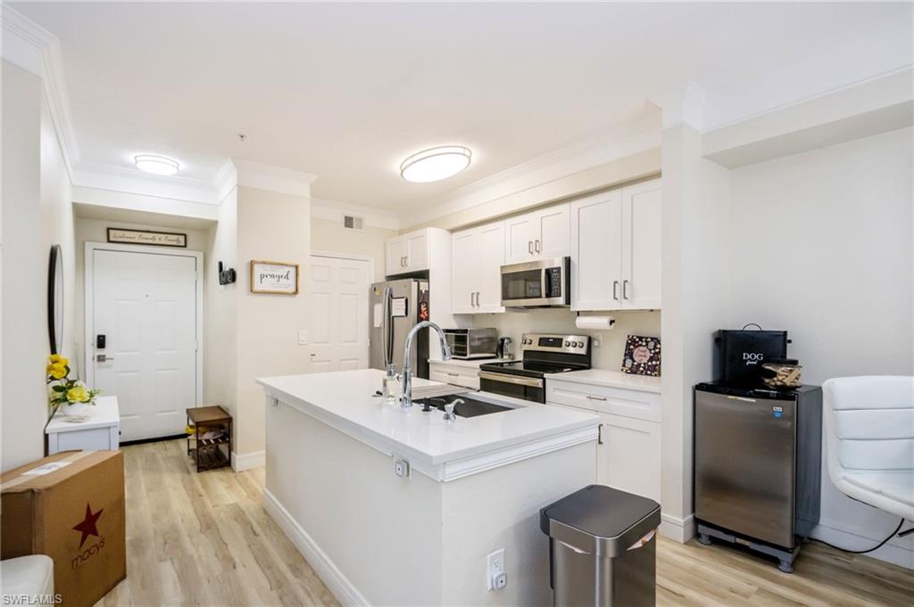 ROYAL GREENS - Residential