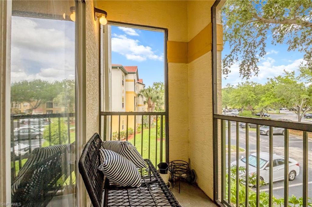 ROYAL GREENS - Residential